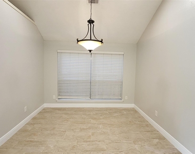 5227 Clarkston Lane - Photo Thumbnail 7