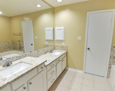 5227 Clarkston Lane - Photo Thumbnail 12
