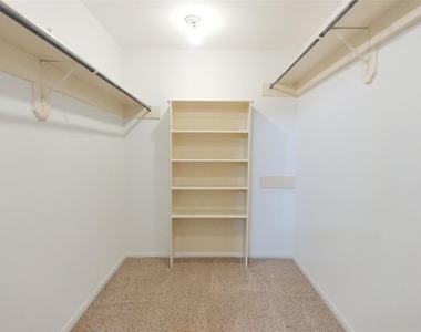 5227 Clarkston Lane - Photo Thumbnail 13