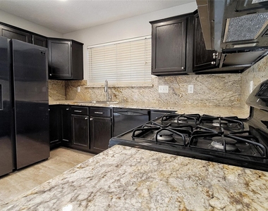 5227 Clarkston Lane - Photo Thumbnail 8