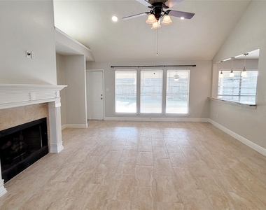 5227 Clarkston Lane - Photo Thumbnail 3