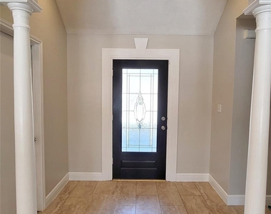 5227 Clarkston Lane - Photo Thumbnail 2