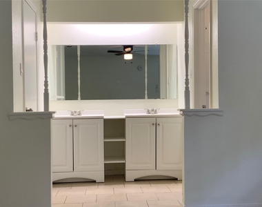 7710 Ashmole Lane - Photo Thumbnail 12