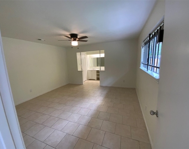 7710 Ashmole Lane - Photo Thumbnail 10
