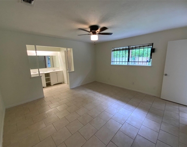 7710 Ashmole Lane - Photo Thumbnail 11