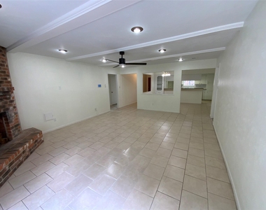 7710 Ashmole Lane - Photo Thumbnail 4
