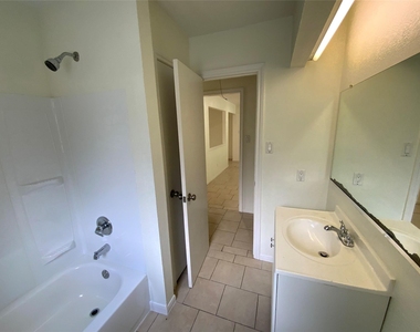 7710 Ashmole Lane - Photo Thumbnail 17