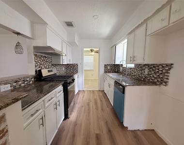 12214 Corona Lane - Photo Thumbnail 28
