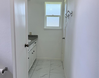 12214 Corona Lane - Photo Thumbnail 19