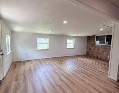 12214 Corona Lane - Photo Thumbnail 4