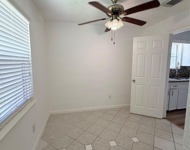 12214 Corona Lane - Photo Thumbnail 11