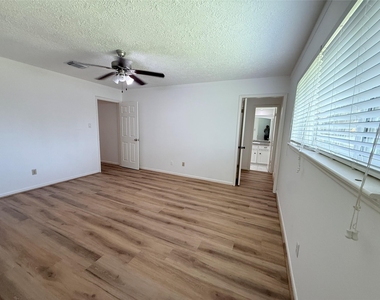 12214 Corona Lane - Photo Thumbnail 21