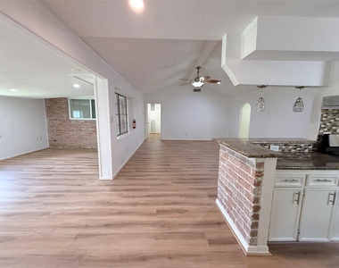 12214 Corona Lane - Photo Thumbnail 27