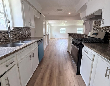 12214 Corona Lane - Photo Thumbnail 8