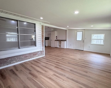12214 Corona Lane - Photo Thumbnail 5