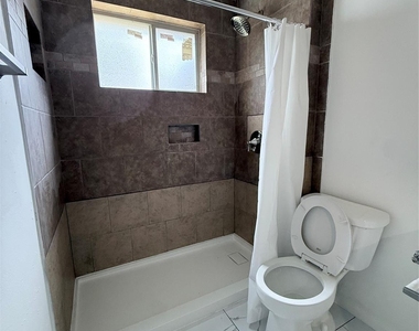 12214 Corona Lane - Photo Thumbnail 14