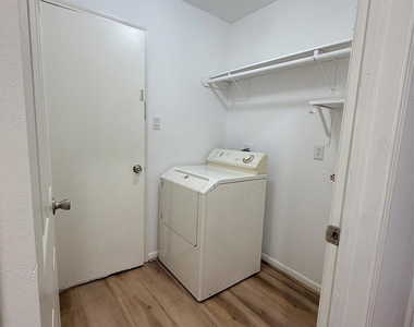 12214 Corona Lane - Photo Thumbnail 16