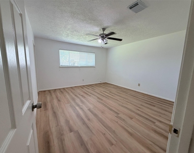12214 Corona Lane - Photo Thumbnail 20
