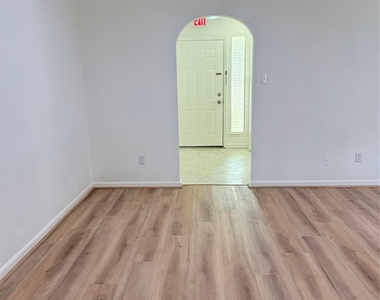 12214 Corona Lane - Photo Thumbnail 13