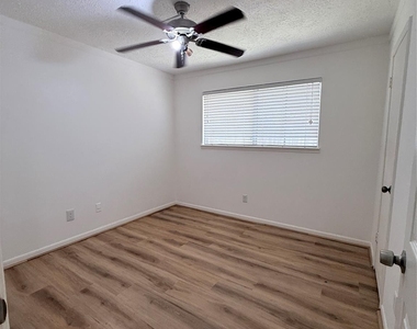 12214 Corona Lane - Photo Thumbnail 18