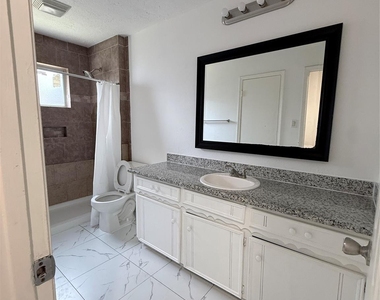 12214 Corona Lane - Photo Thumbnail 15