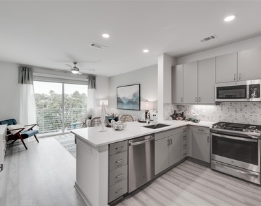 3636 W Dallas Street - Photo Thumbnail 1