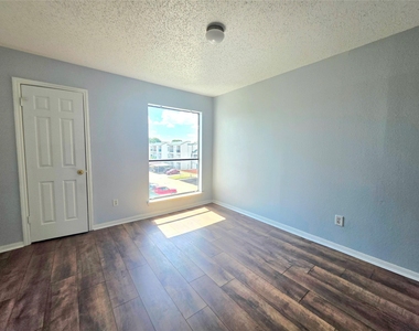 2826 S Bartell Drive - Photo Thumbnail 16