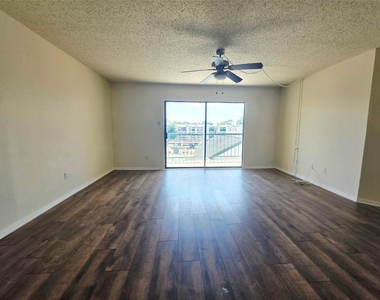 2826 S Bartell Drive - Photo Thumbnail 5