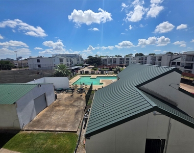2826 S Bartell Drive - Photo Thumbnail 3