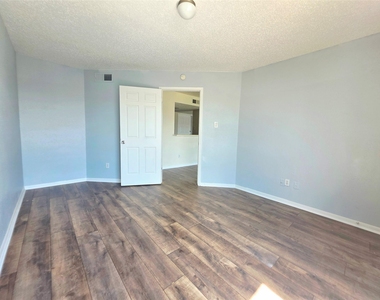 2826 S Bartell Drive - Photo Thumbnail 17