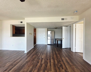 2826 S Bartell Drive - Photo Thumbnail 6