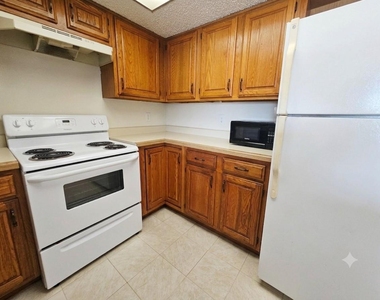 2826 S Bartell Drive - Photo Thumbnail 8