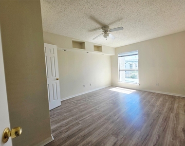 2826 S Bartell Drive - Photo Thumbnail 11