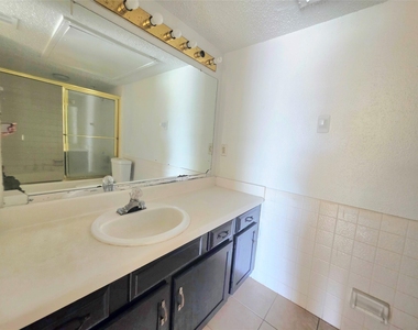2826 S Bartell Drive - Photo Thumbnail 14