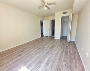 2826 S Bartell Drive - Photo Thumbnail 12