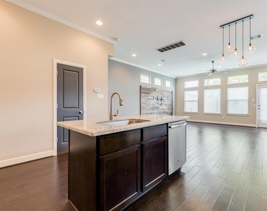 5807 Larkin Street - Photo Thumbnail 3