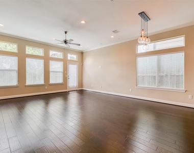 5807 Larkin Street - Photo Thumbnail 6