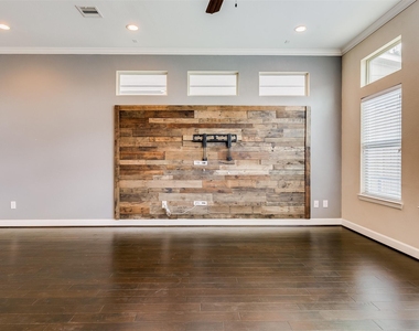 5807 Larkin Street - Photo Thumbnail 9