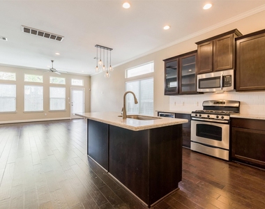 5807 Larkin Street - Photo Thumbnail 2