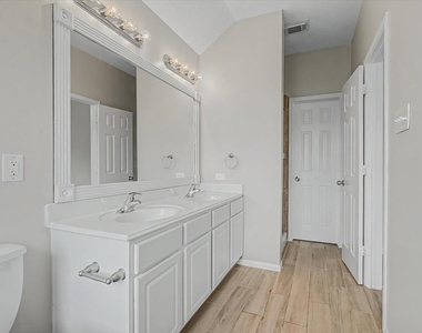 19206 Terra Forest Court - Photo Thumbnail 17