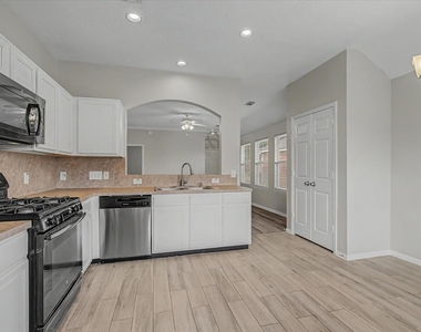 19206 Terra Forest Court - Photo Thumbnail 10