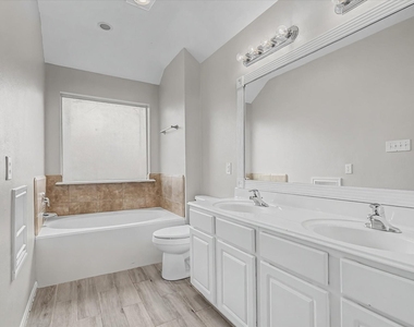 19206 Terra Forest Court - Photo Thumbnail 16