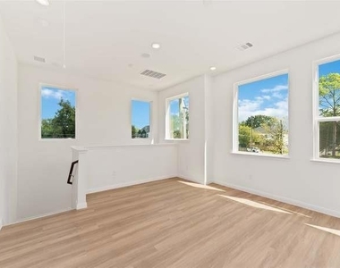 4710 Mallow Street - Photo Thumbnail 6