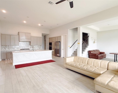 5918 Emerald Ranch Lane - Photo Thumbnail 12