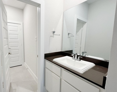 5918 Emerald Ranch Lane - Photo Thumbnail 20