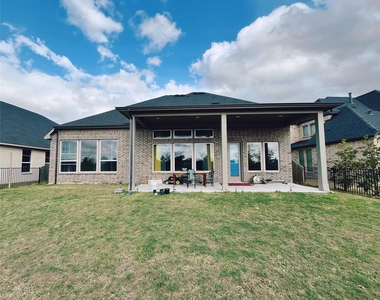5918 Emerald Ranch Lane - Photo Thumbnail 22