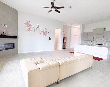 5918 Emerald Ranch Lane - Photo Thumbnail 11