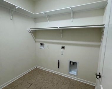 16511 Winthrop Bend Drive - Photo Thumbnail 8