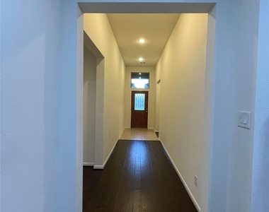 16511 Winthrop Bend Drive - Photo Thumbnail 2