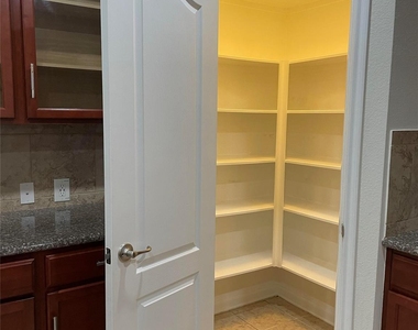 16511 Winthrop Bend Drive - Photo Thumbnail 7